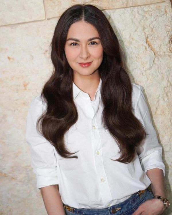 Marian Rivera quá ngọt ngào và xinh đẹp khi ứng dụng mái tóc dài xoăn nhẹ nhàng.